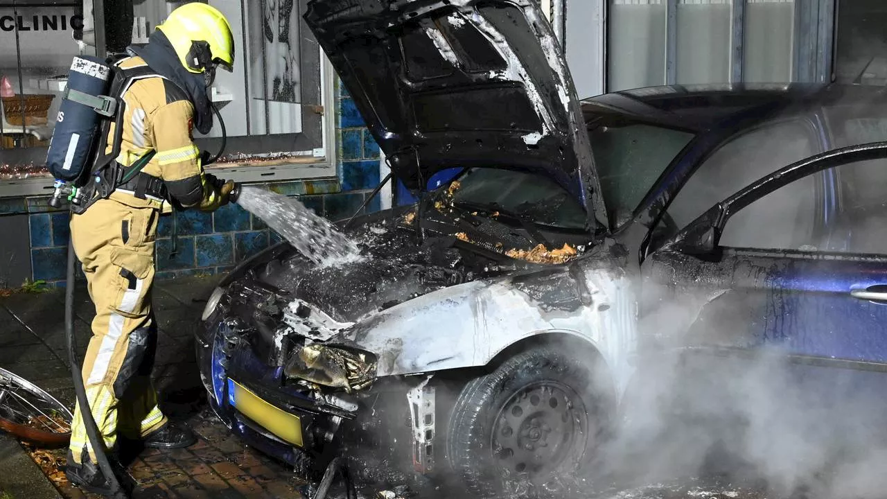 112-nieuws: kofferbak vol blikken bier • veel schade aan auto na brand