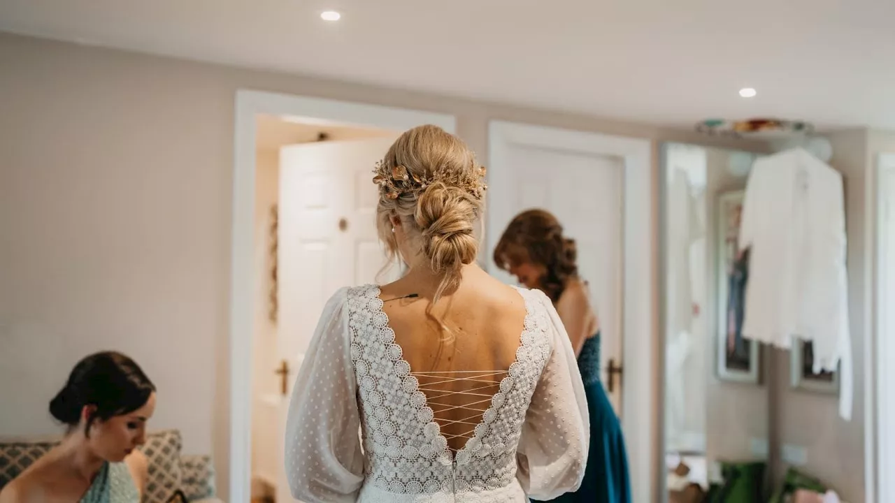 Choosing the Perfect Wedding Hairstyle: Tips from Bridal Hairstylist Melanie Byrne