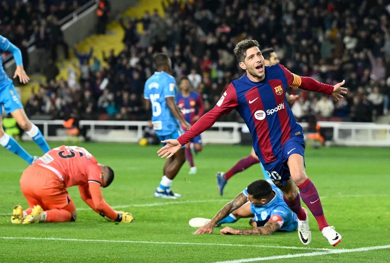 «لا ليغا»: روبرتو ينقذ برشلونة من فخ ألميريا