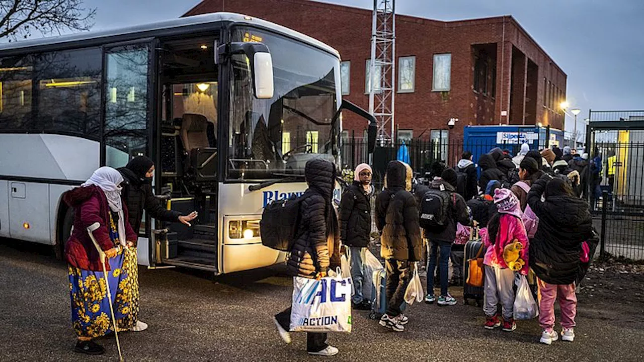 Waarom laten we nog steeds asielzoekers toe als er geen plek is? En andere vragen over de situatie in Ter Apel beantwoord