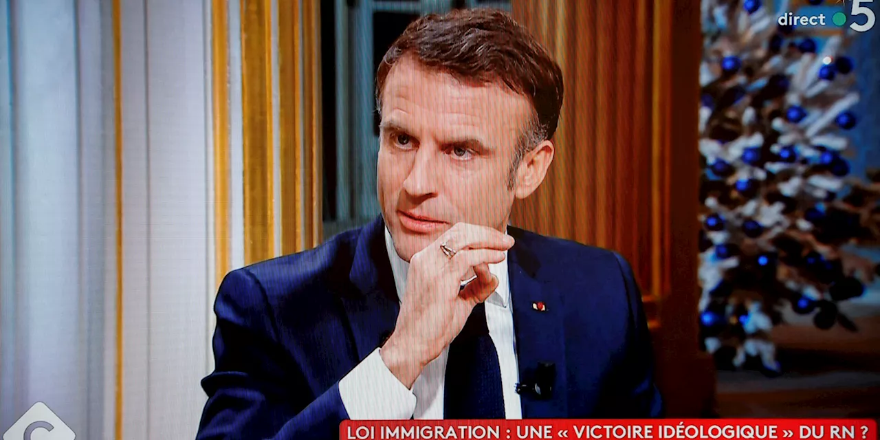 Interview d'Emmanuel Macron sur les moments forts de l'année 2023 et les chantiers de l'année 2024