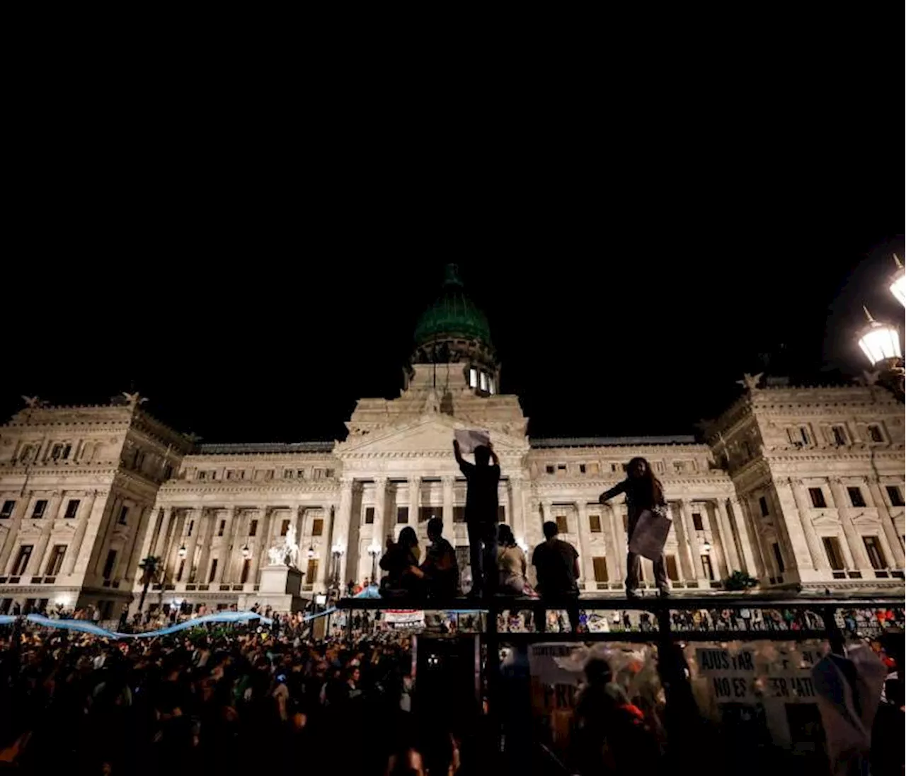 Manifestaciones en Argentina y anuncio de medidas por el presidente Milei