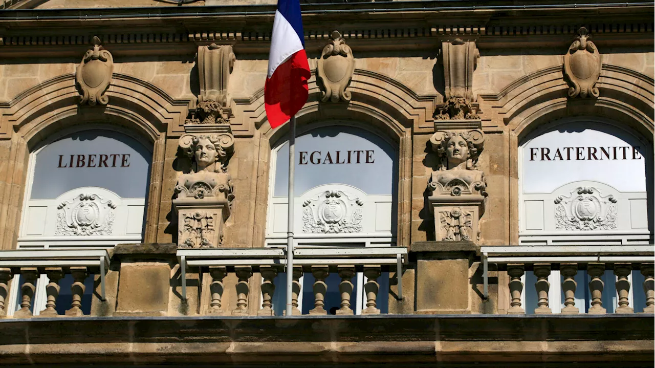 Retrait de droits pour les étrangers vivant en France