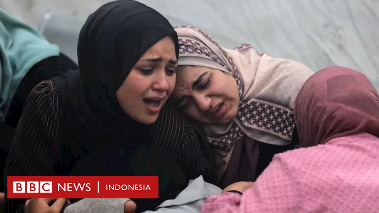 Perempuan di Rumah Sakit Al-Aqsa Gaza Berduka atas Serangan Israel