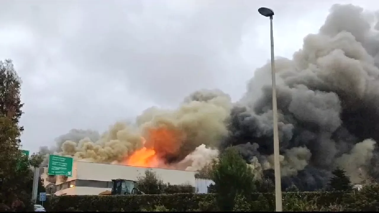 Incendio all'impianto di trattamento dei rifiuti a Roma