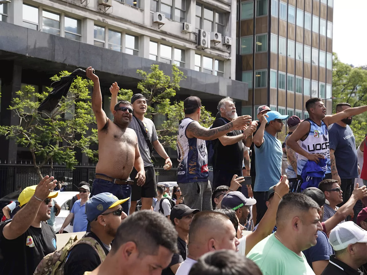 Marcha en rechazo al DNU presidencial en Argentina