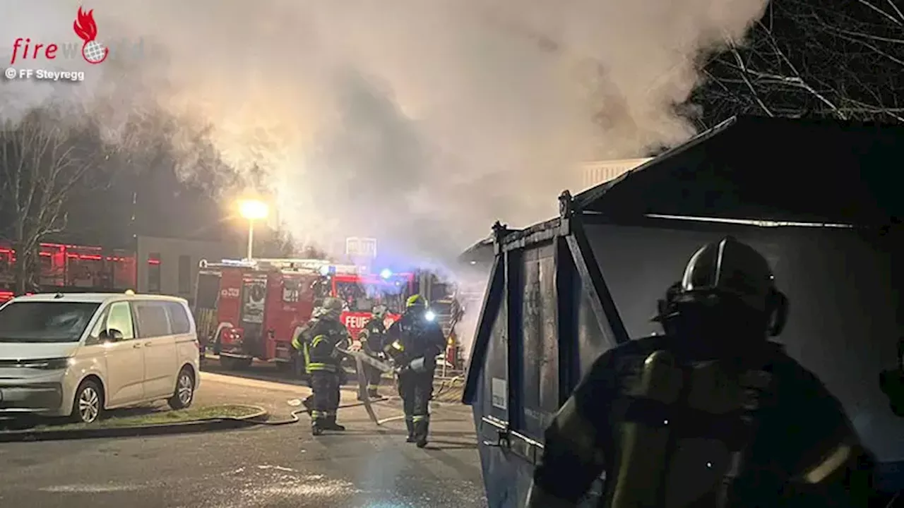 Oö: Brandbekämpfung in Asylunterkunft in Steyregg nur unter Polizeischutz möglich → Feuerwehrleute bedrängt