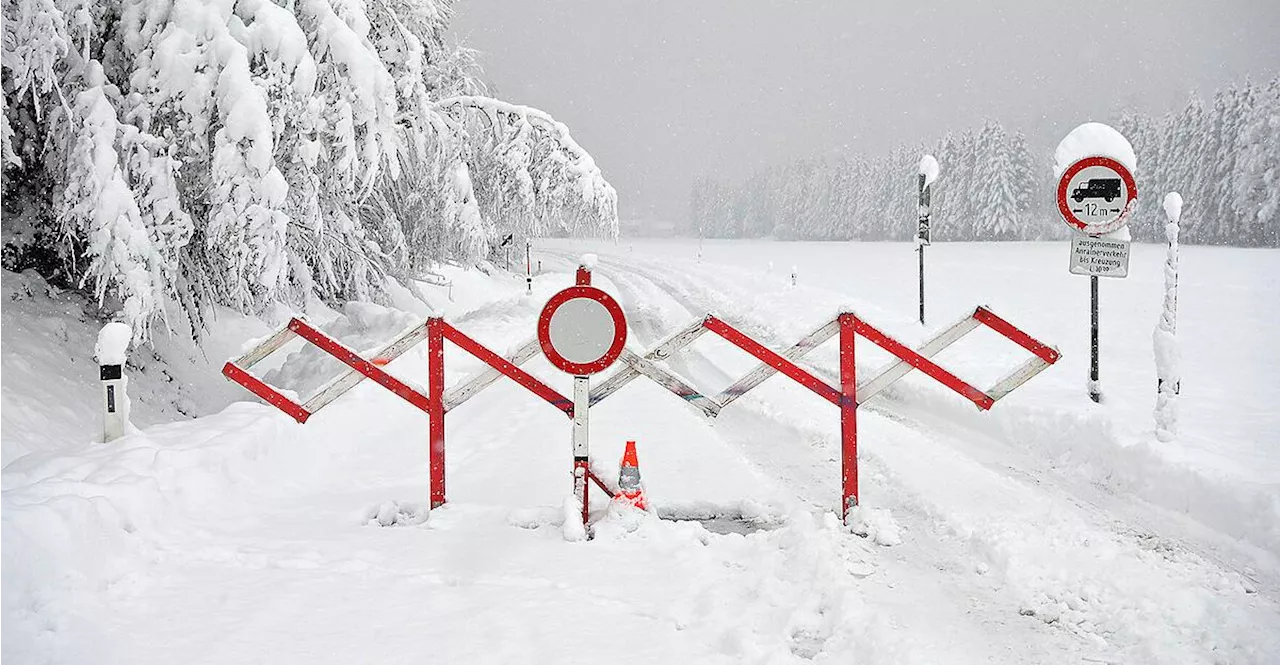 Schneefall in Österreich führt zu Straßensperren und Zugausfällen