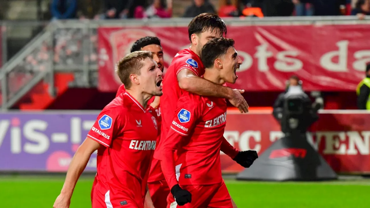 FC Twente poetst mede dankzij dubbelslag Van Wolfswinkel 0-2 achterstand weg