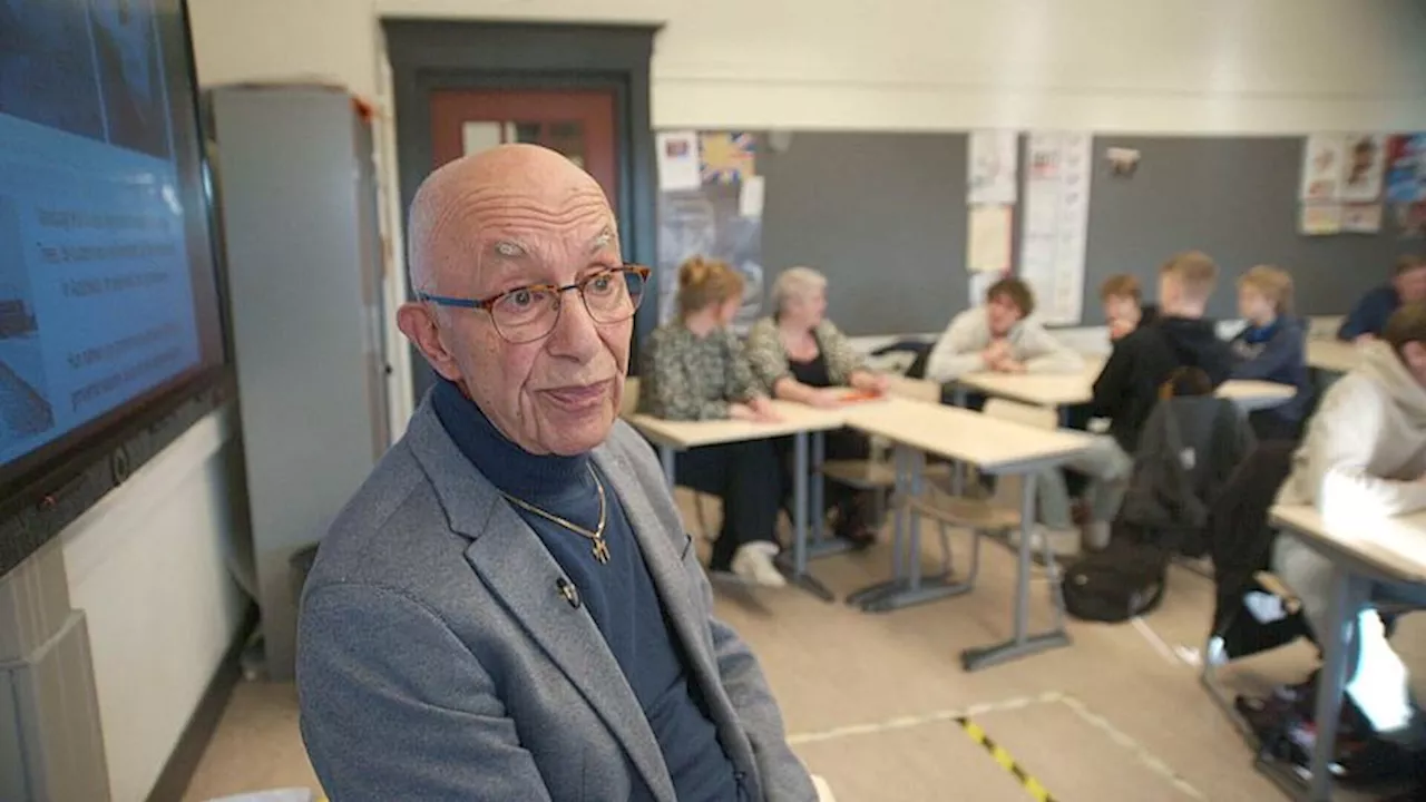 Terwijl antisemitisme toeneemt, gaat Fred (81) langs scholen om over de dood van zijn Joodse ouders te vertellen