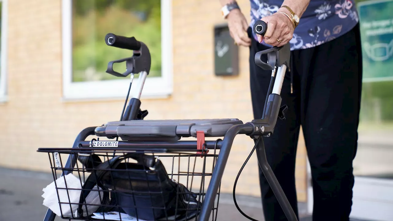 Dyrere flextrafik vil få ældre til at spare på lys og varme, siger Ældresagen