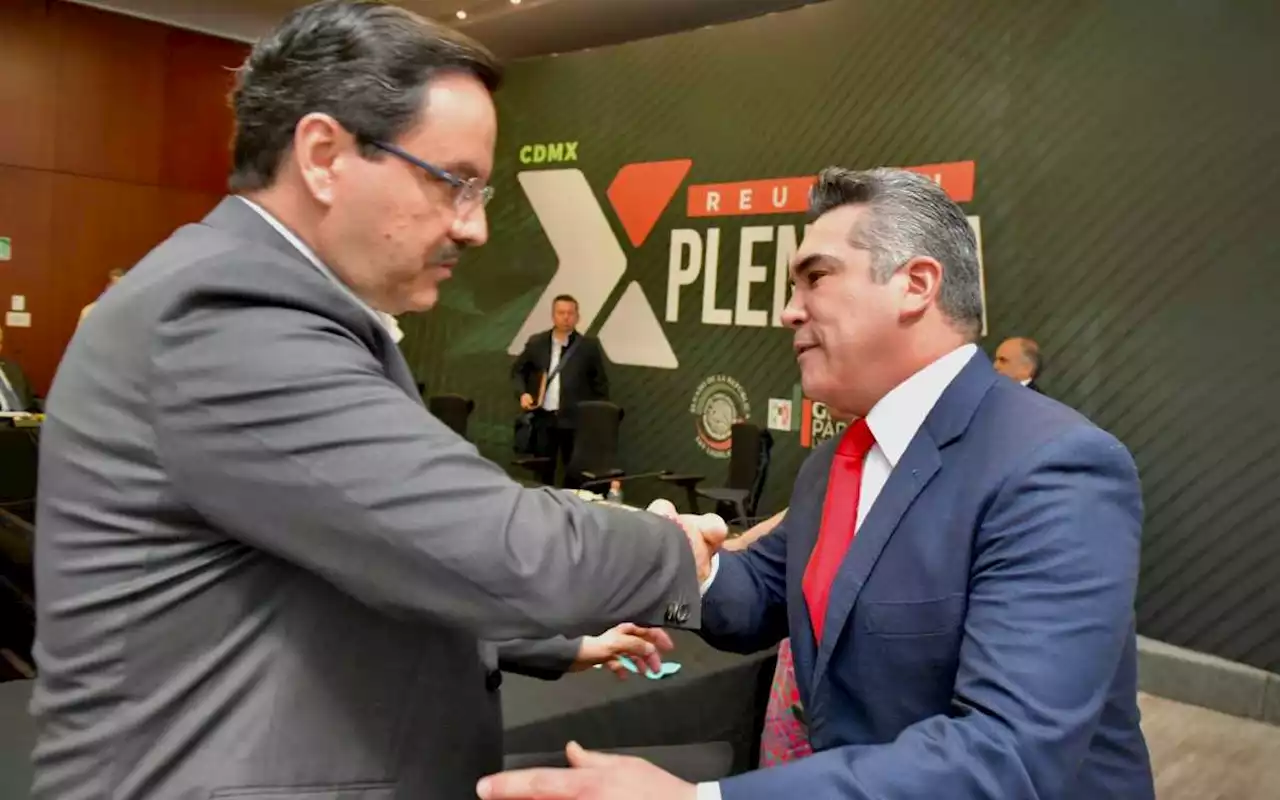 Chocan ‘Alito’ Moreno y Osorio Chong en plenaria priista en el Senado