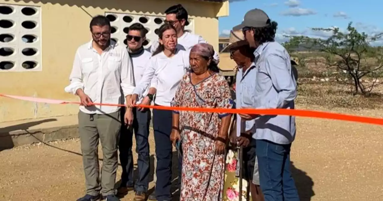 Niños wayuu estudiarán por primera vez con luz eléctrica gracias a la entrega de paneles solares