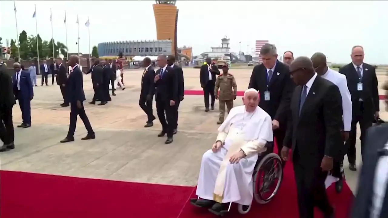 Papst Franziskus in Afrika gelandet: Begrüßung mit Jubel