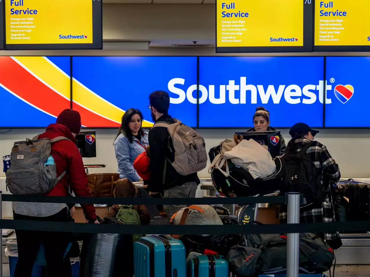 Airlines cancel over 1,400 U.S. flights as ice storm hits multiple states