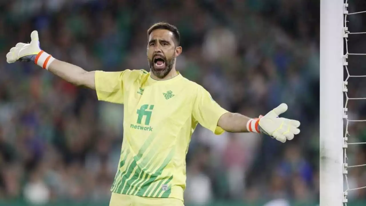 Tras los cuestionamientos: Claudio Bravo no estará contento con la última decisión de Pellegrini