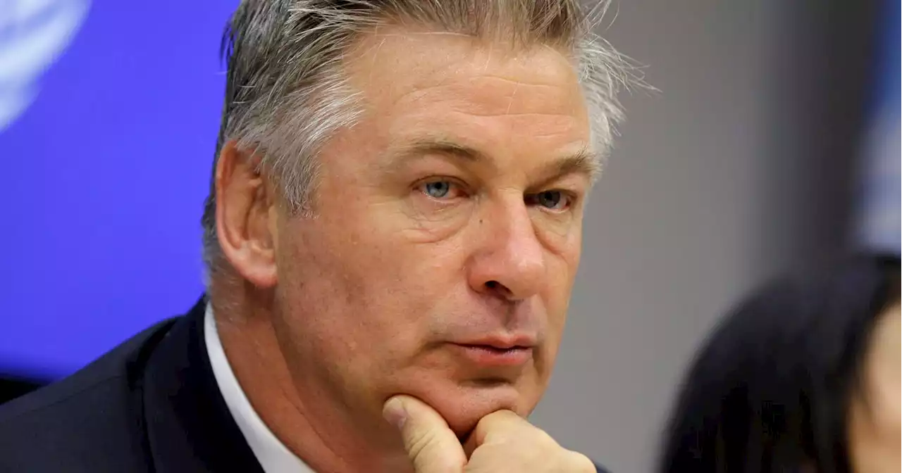 Another icy day in the South; Alec Baldwin faces involuntary manslaughter charge; 'Dances With Wolves' actor arrested | Hot off the Wire podcast