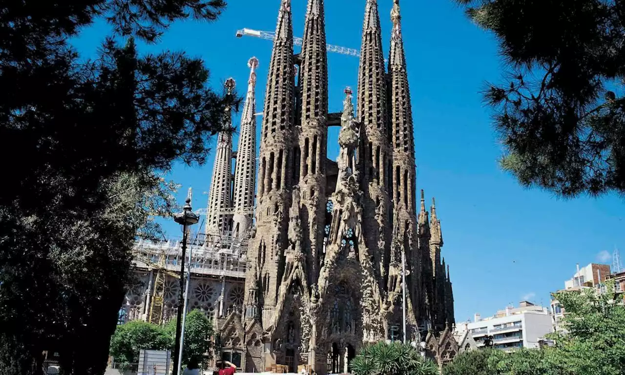 ¿Por qué la Basílica de la Sagrada Familia lleva un siglo en construcción?