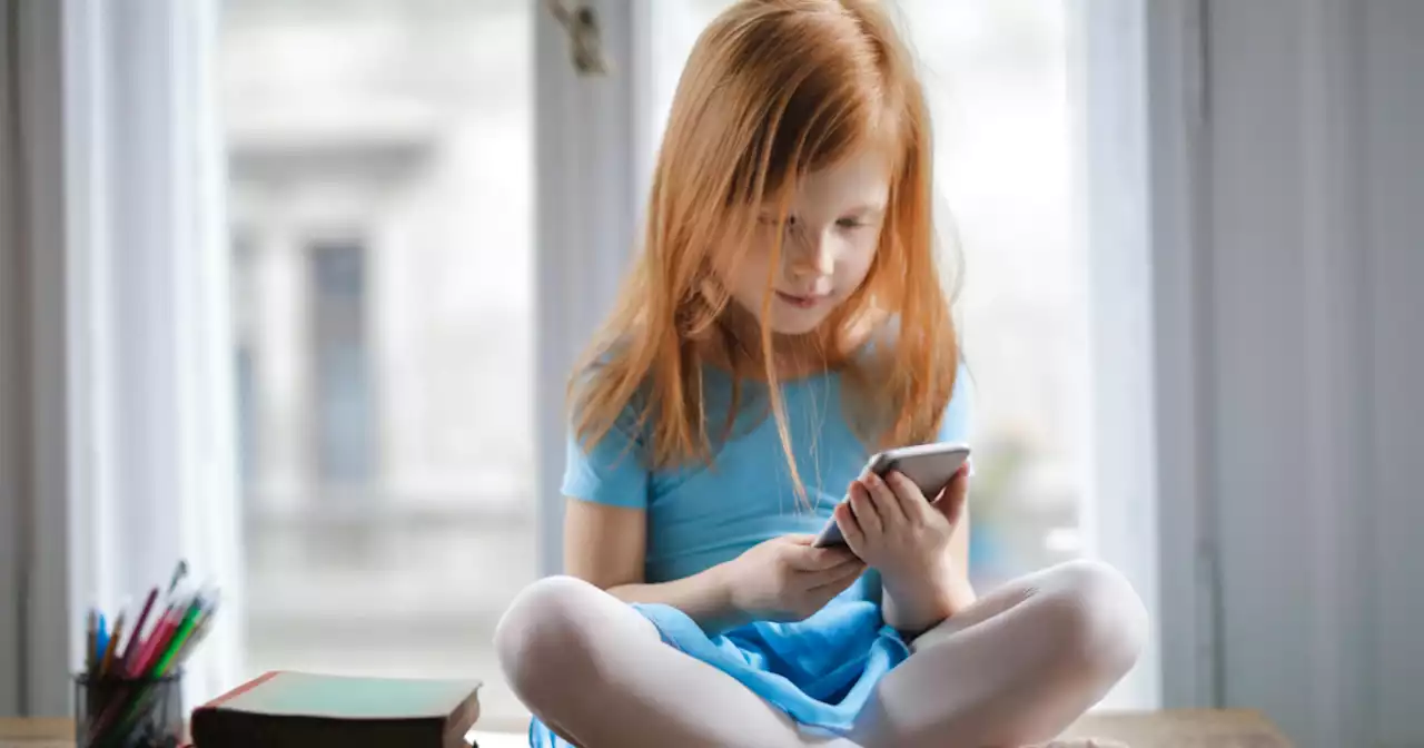 How to navigate the virtual world with your children