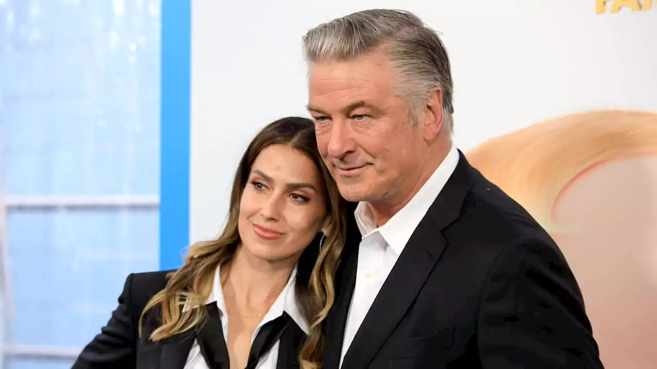 Alec Baldwin offiziell angeklagt: Ehefrau Hilaria teilt emotionale Worte