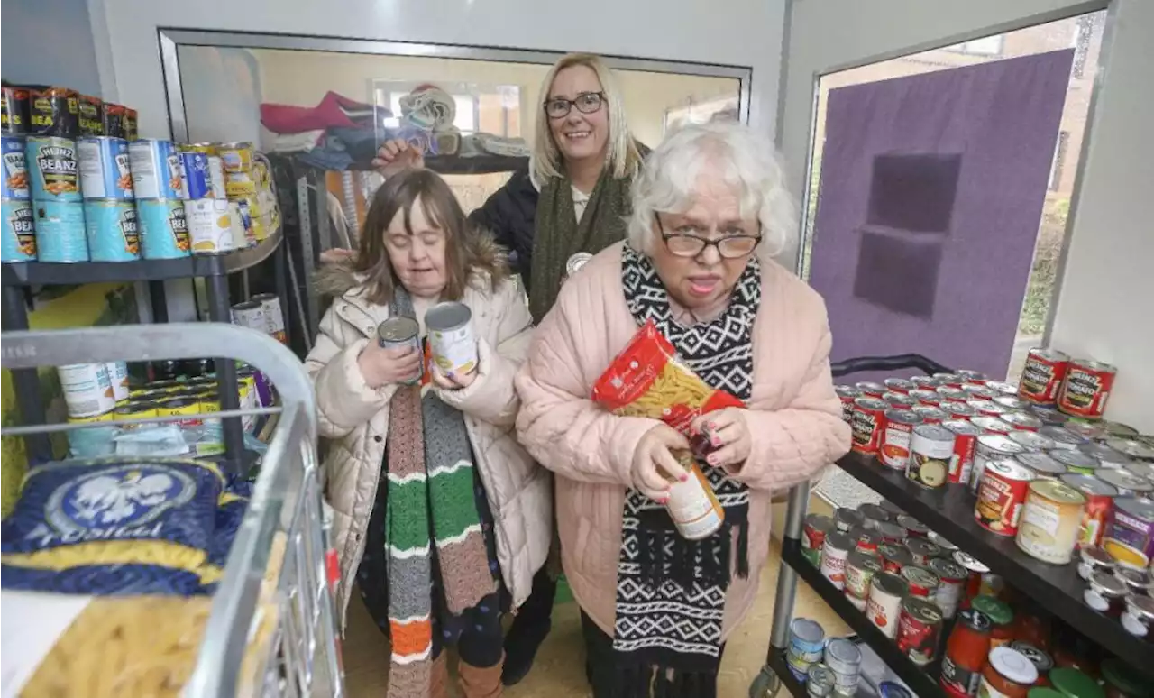 Glasgow care home residents help run foodbank for local community