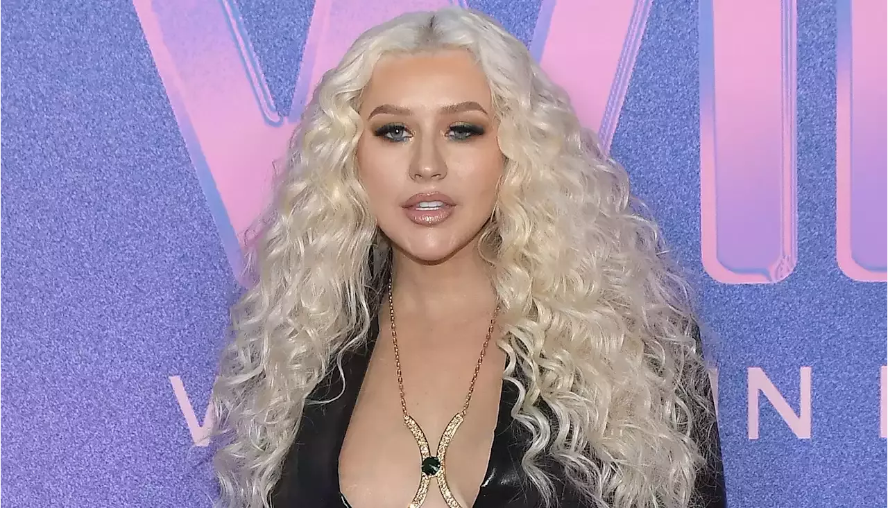 Christina Aguilera En Collant Et Topless Sur Instagram La Chanteuse Ose La Tendance Sans