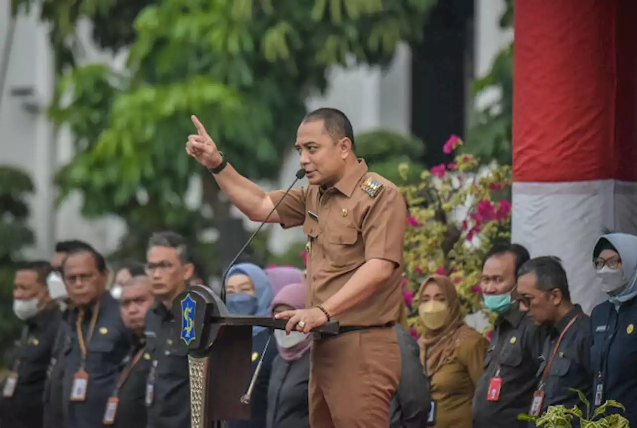 Walkot Surabaya Akan Sanksi Aparaturnya yang Lebihi Waktu Perizinan