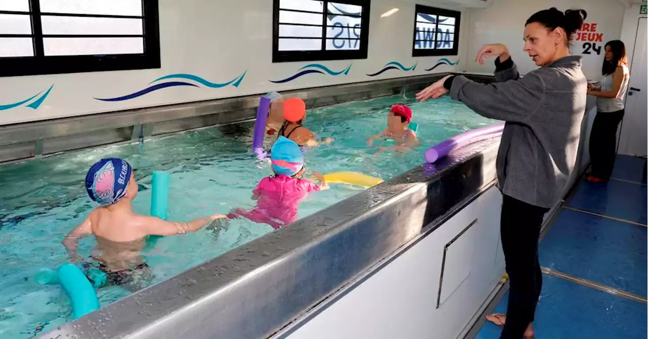 Alpes-de-Haute-Provence : Esther Baron apprend aux enfants à nager... dans un camion