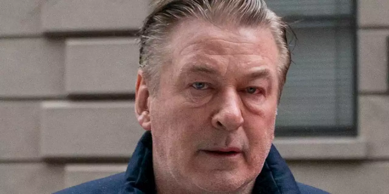 Acusan formalmente a Alec Baldwin de homicidio involuntario por muerte de Halyna Hutchins