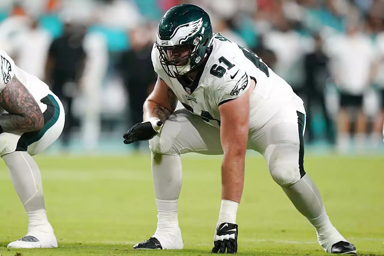 Josh Sills de los Eagles, acusado de violación y secuestro a días del Super Bowl