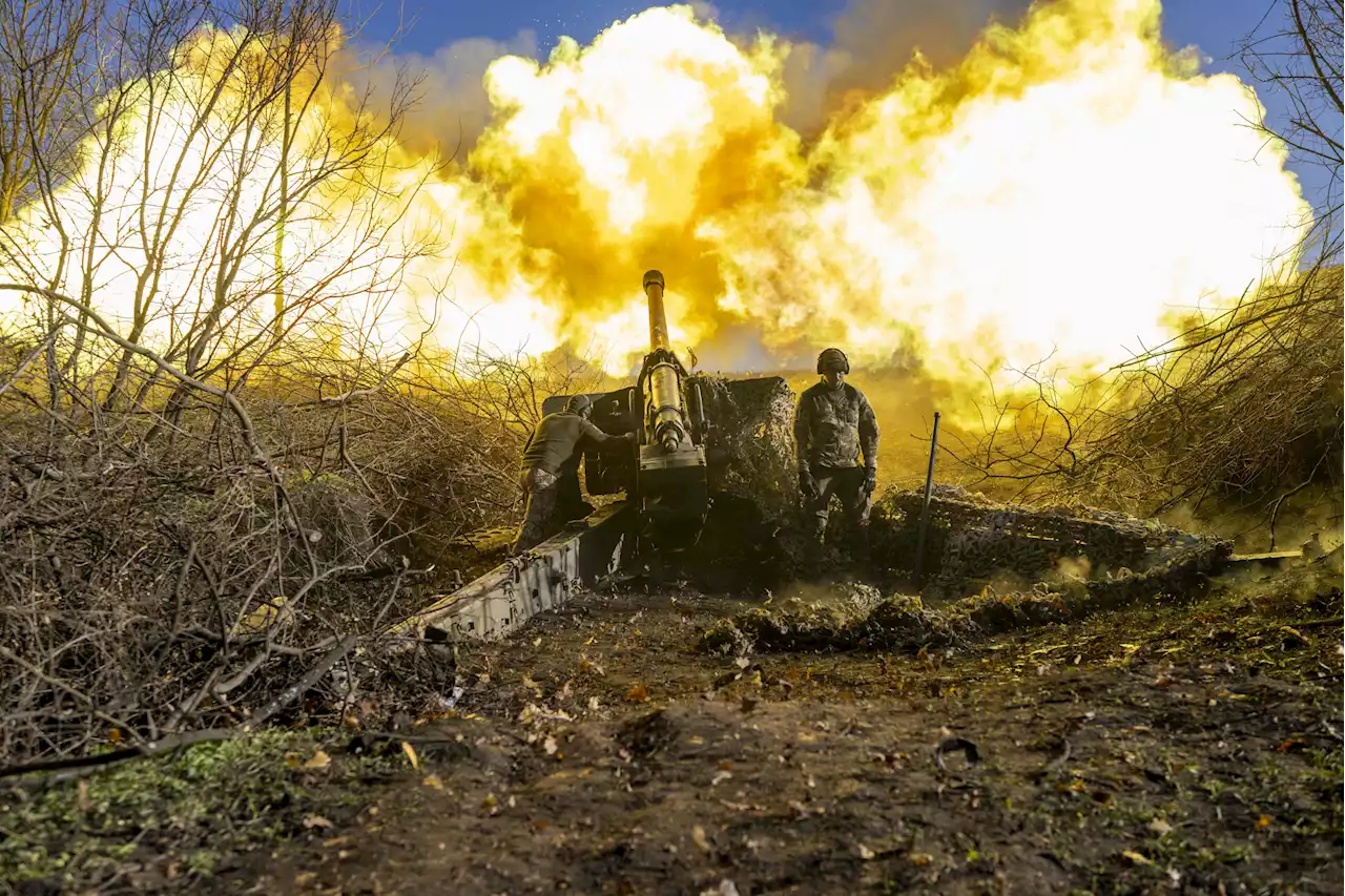 Battle for Bakhmut rages as Ukraine claims 'great losses' for Russia