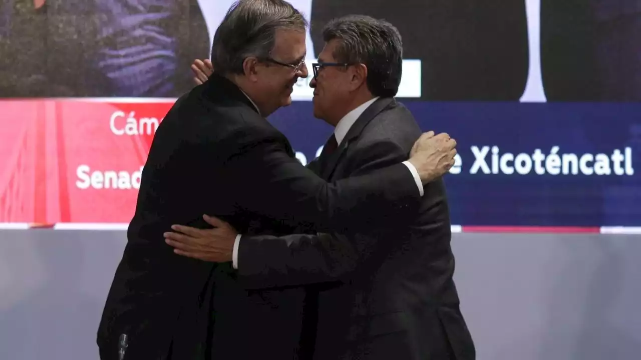 Ebrard y Monreal se expresan afecto en la plenaria de Morena en el Senado