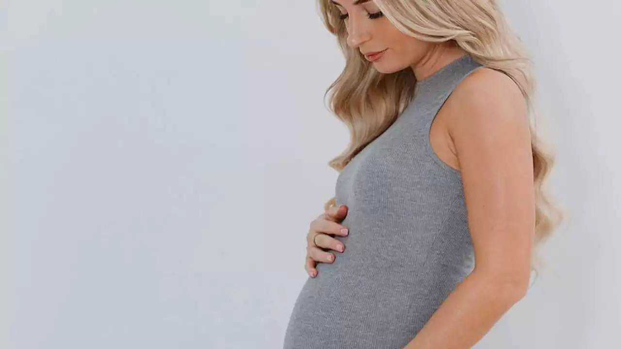 Eineiige Zwillinge: Dani Dyer verrät Geschlecht ihrer Babys!