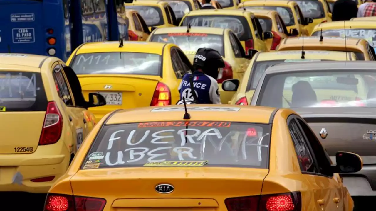 Líder taxista amenaza con “tomar aeropuertos” si Gobierno legaliza 'apps' de transporte - Pulzo