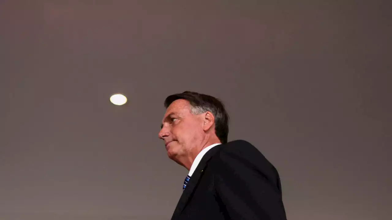 Brésil: l'ex-président Jair Bolsonaro, promet de rester actif en politique