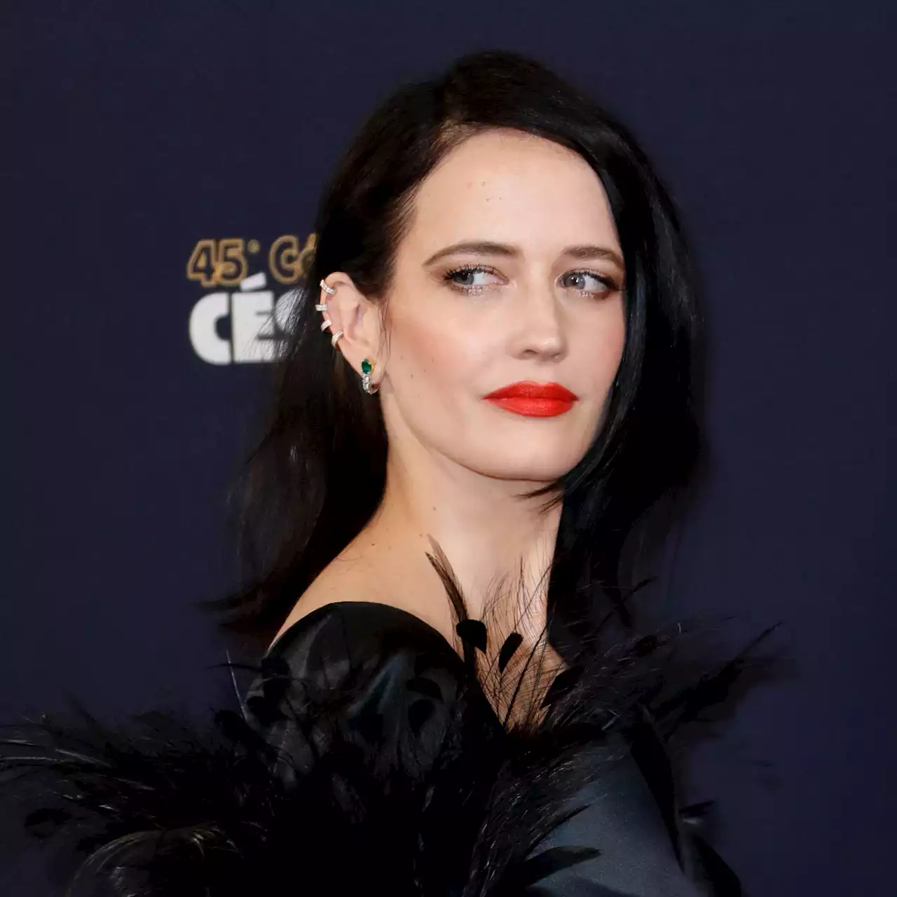 En procès, Eva Green blâme son 'côté français' pour des messages insultants