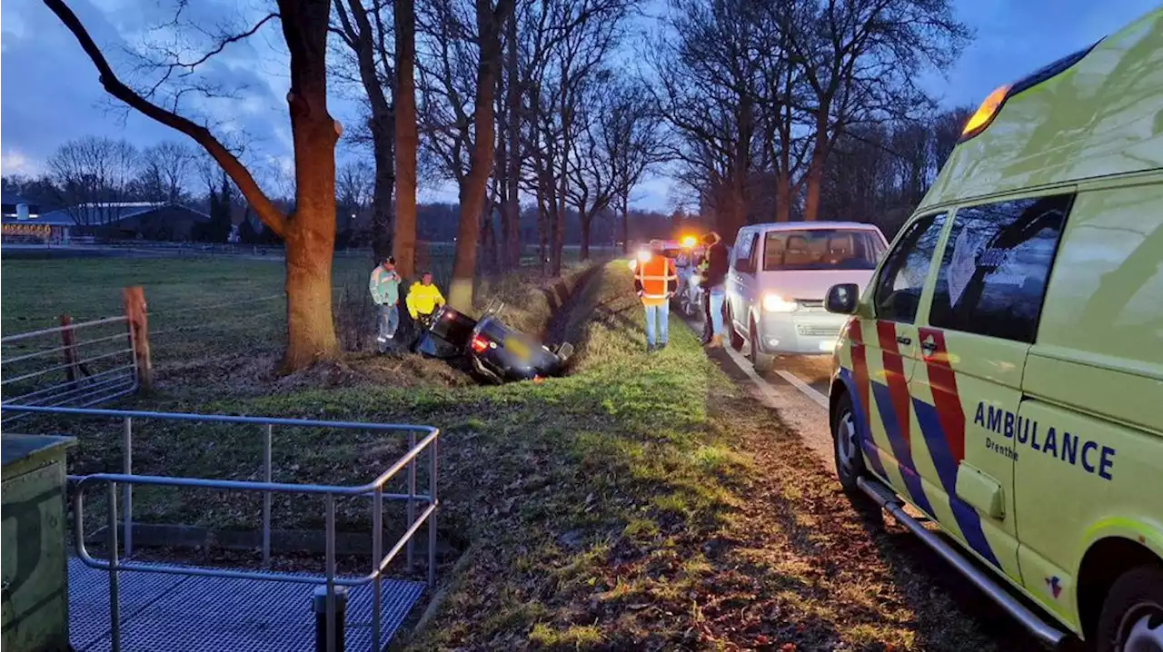 Auto slaat over de kop bij Papenvoort, inzittenden komen met schrik vrij