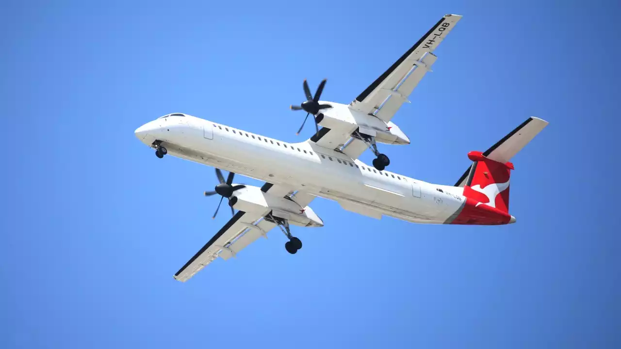 Two hospitalised after QantasLink flight hits turbulence