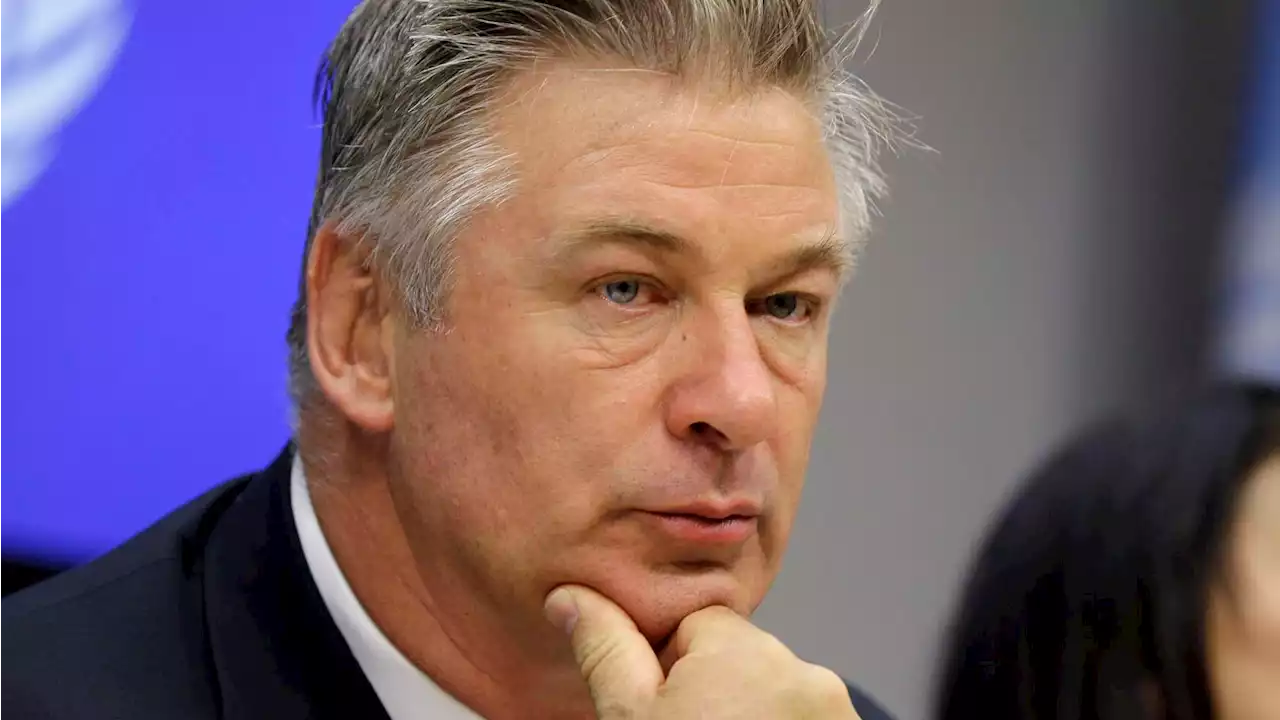 Another icy day in the South; Alec Baldwin faces involuntary manslaughter charge; 'Dances With Wolves' actor arrested | Hot off the Wire podcast