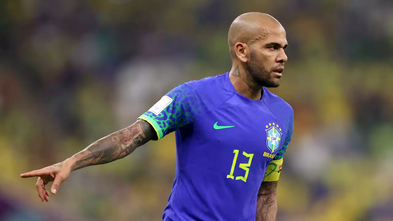 Dani Alves busca entregar su pasaporte y usar rastreador para salir de la cárcel