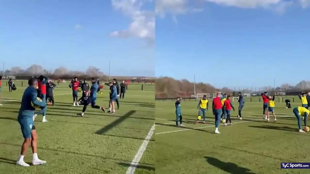 ¡Como contra Francia! El alocado festejo del Dibu Martínez por un penal en el entrenamiento del Aston Villa - TyC Sports