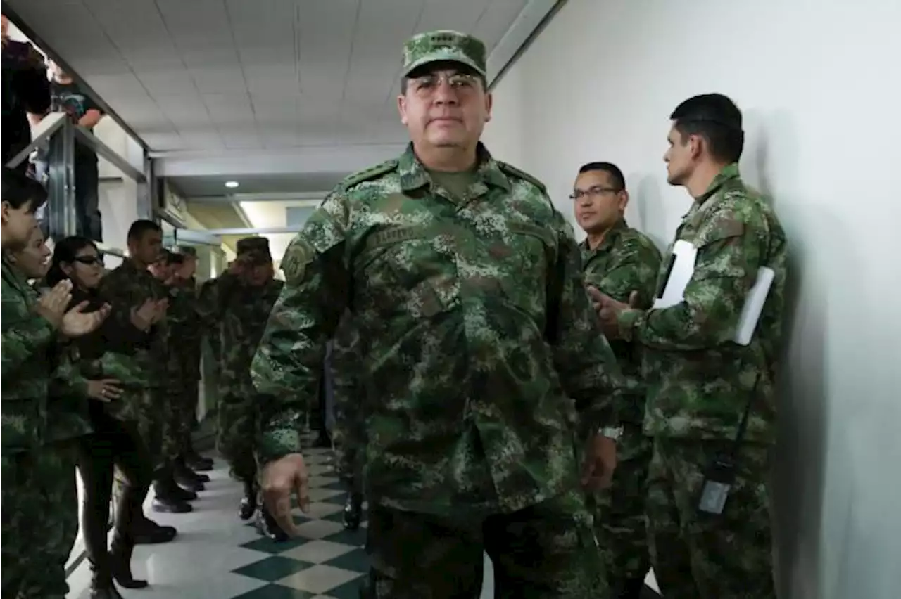 La JEP cita a exjefe del Ejército colombiano por vínculos con paramilitares