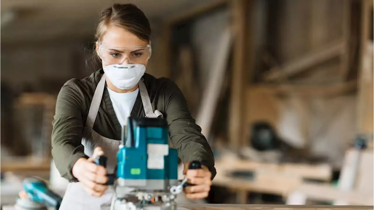 Handwerker-Mangel in Deutschland: Junge Schreinerin spricht über ihren Beruf