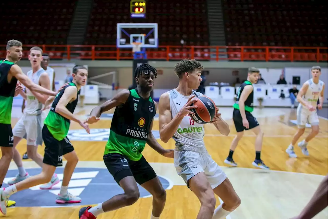 Cholet défait par Badalone pour son premier match - BeBasket