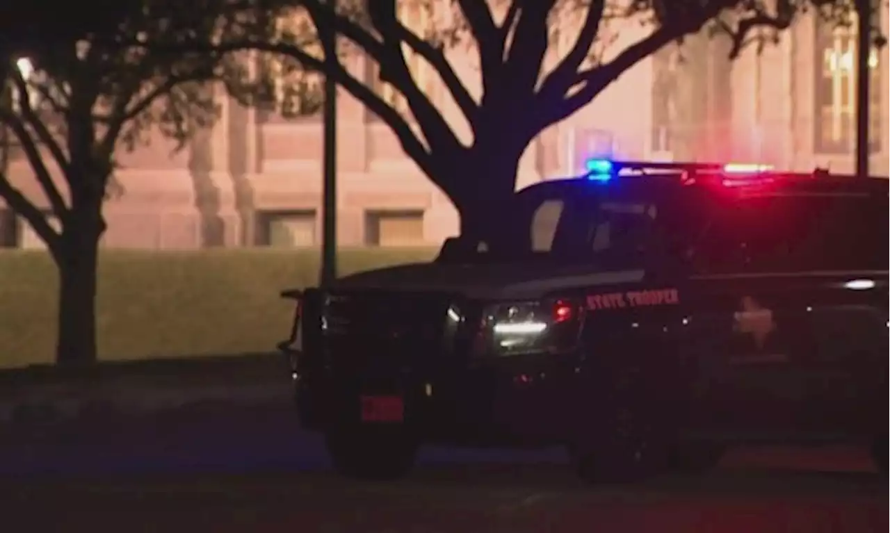 Driver arrested after crash through fence at Texas Capitol