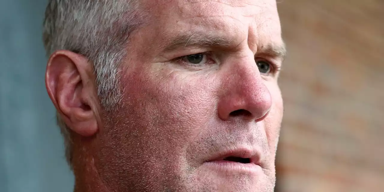 Brett Favre sues auditor, sportscasters in defamation case