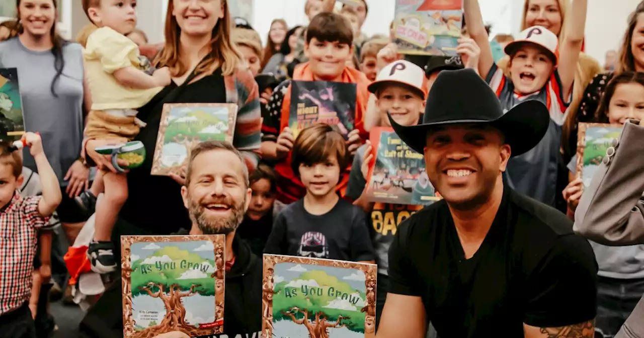 WATCH: Kirk Cameron and country singer Coffey Anderson sing national anthem with Georgia library crowd