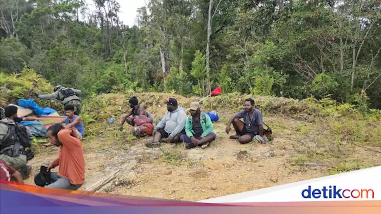 Warga Paro Nduga Mengungsi Usai KKB Egianus Kogoya Bakar Pesawat Susi Air