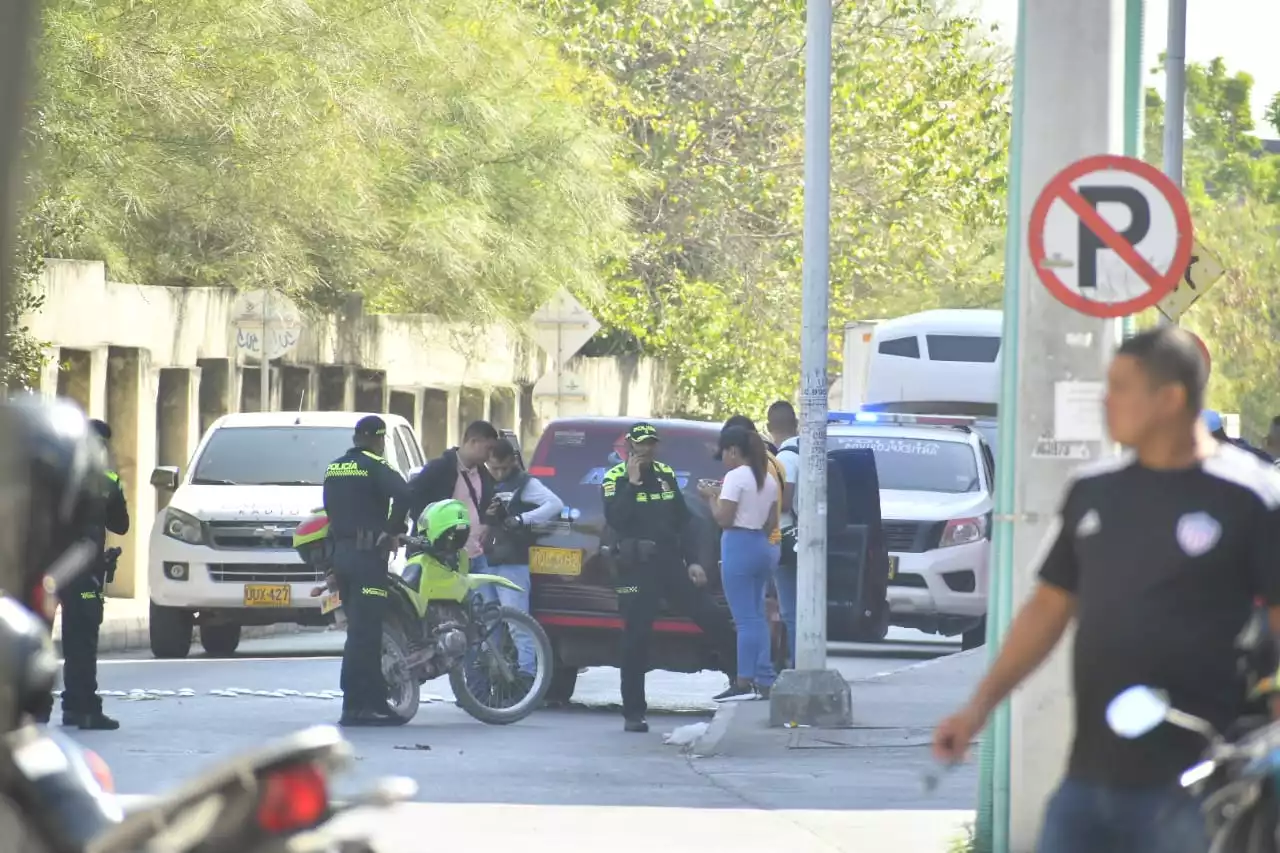 Criminales lanzan paquete a carro de valores para cometer hurto en Soledad