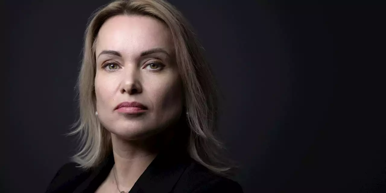 «Fuis, sauve ta vie» : la journaliste dissidente Marina Ovsiannikova raconte son évasion de Russie